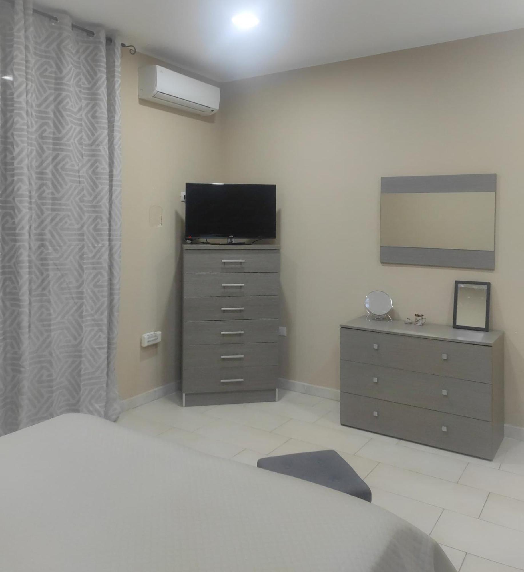 76 Avenue Suites Wi-Fi - Shuttle Reggio di Calabria Buitenkant foto
